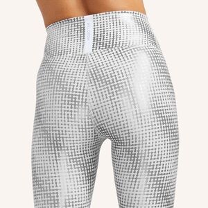Peloton Women's Show Up Silver Foil Printed Athletic Leggings Large